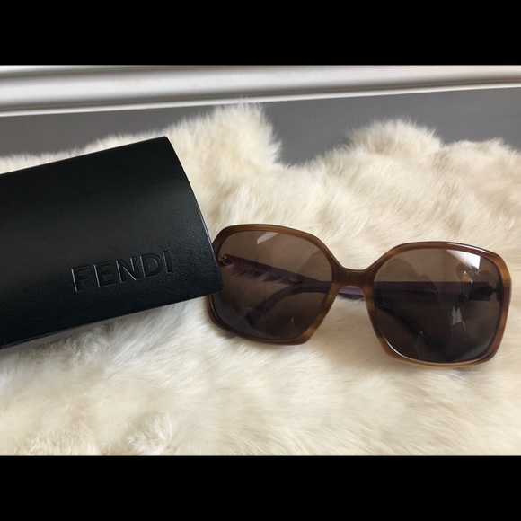Fendi Sunglasses🕶 ✨ - Picture 1 of 6